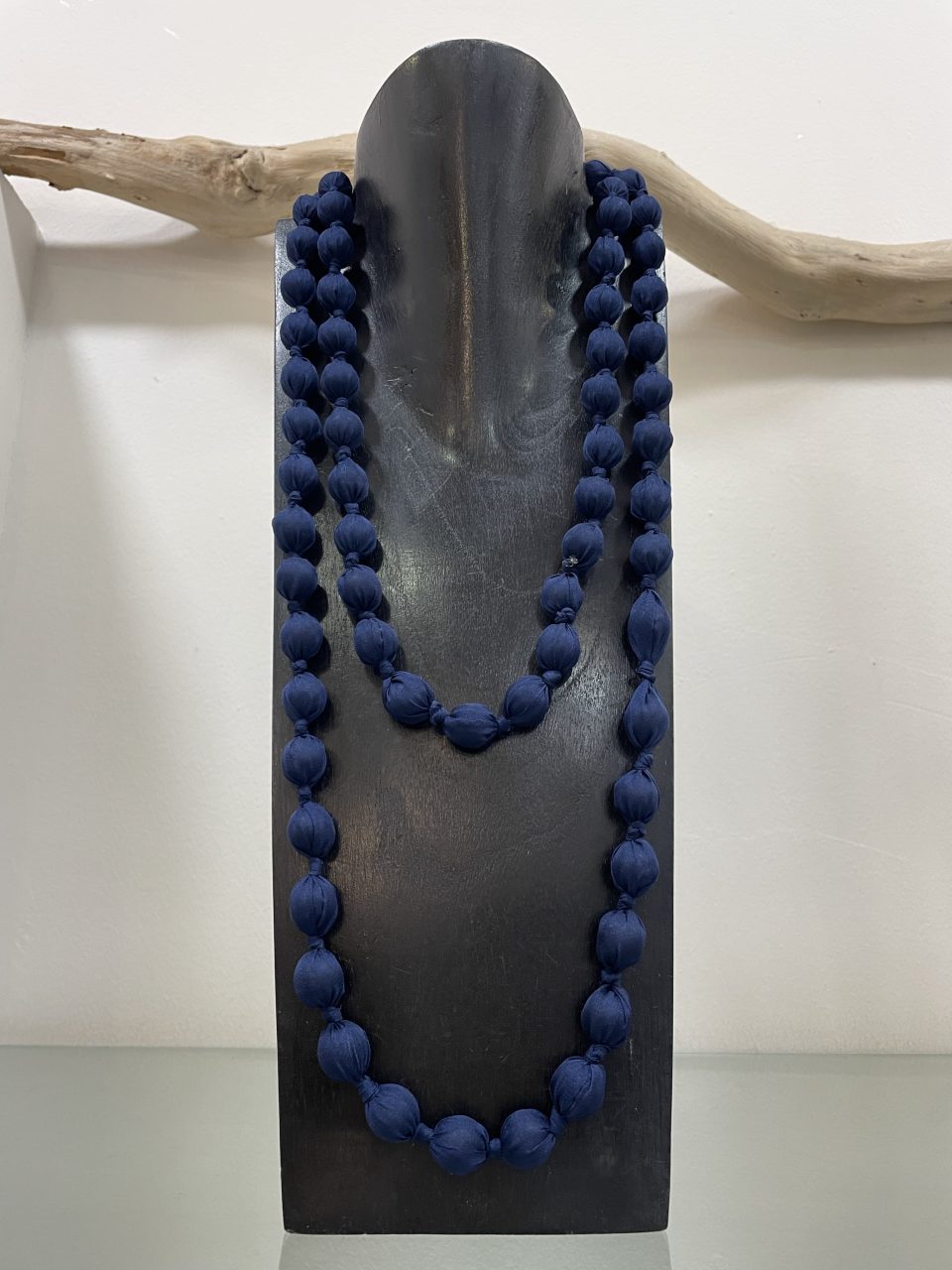 Collar BOLAS azul marino