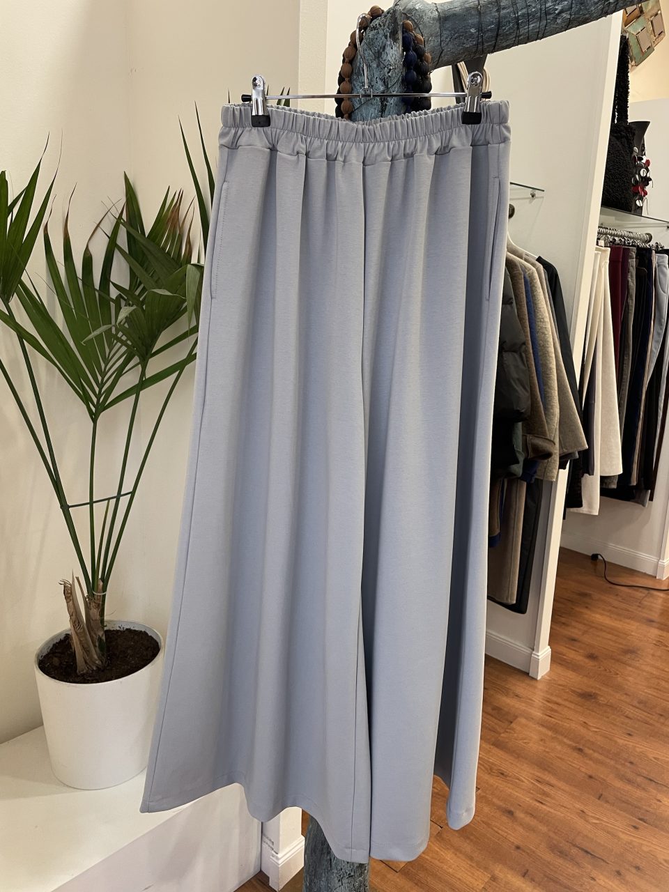 Pantalón ANCHO gris