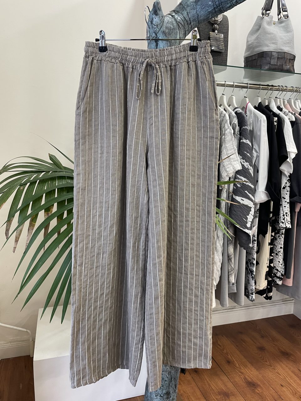 Pantalón RAYAS gris