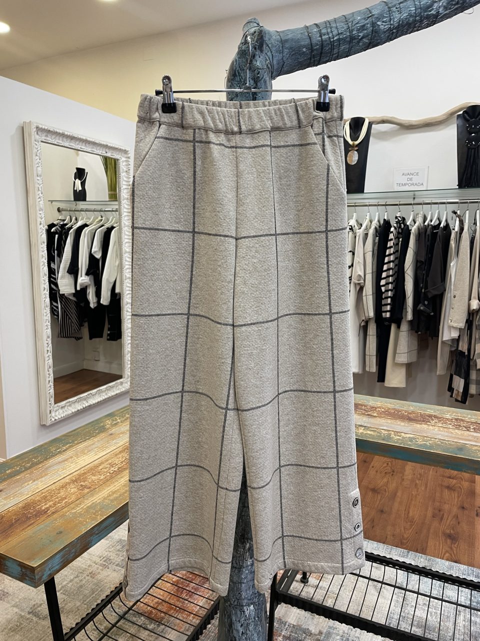 Pantalón SENA BOTONES beige